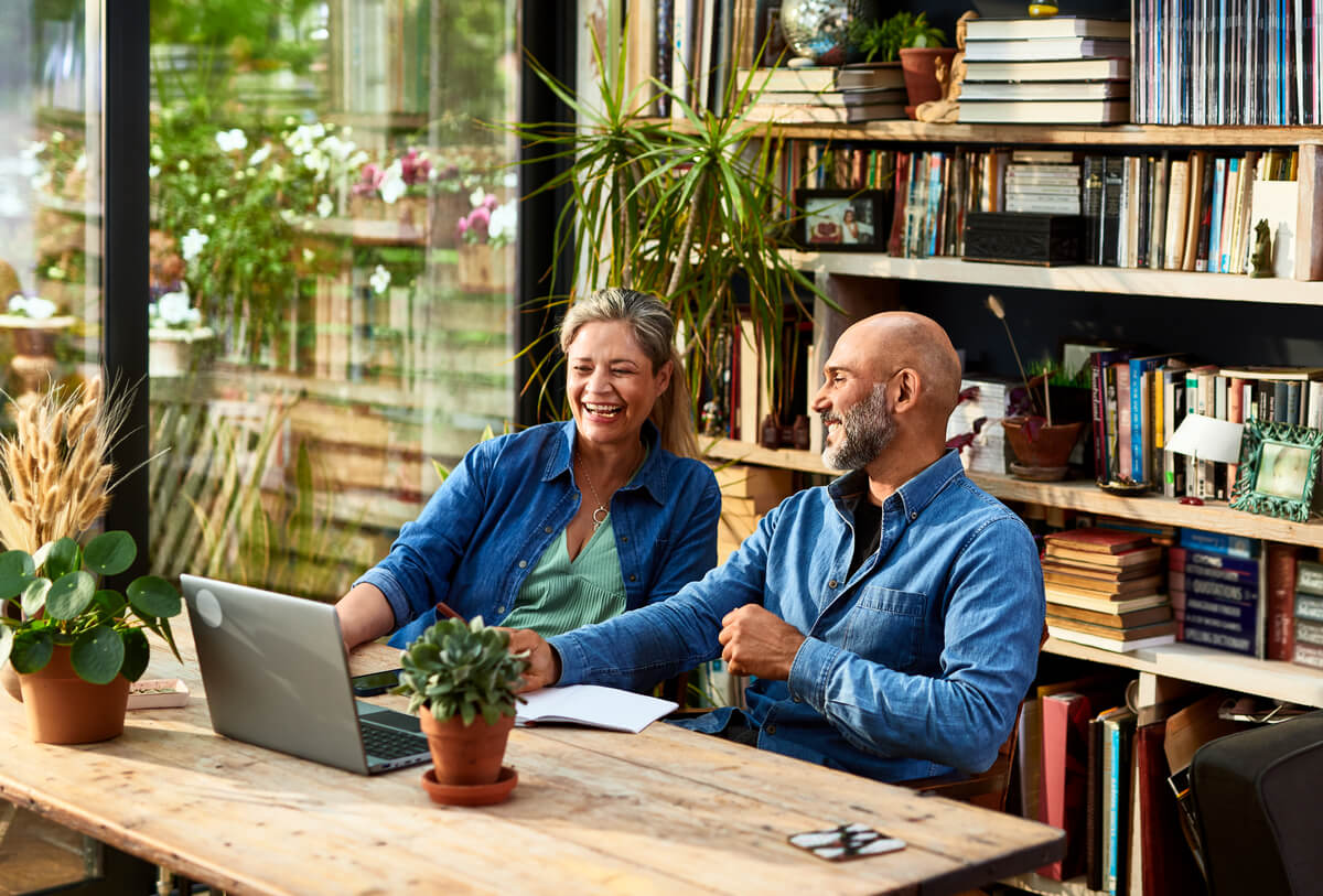 Couple looking excited after learning about the 50/30/20 Budgeting Rule